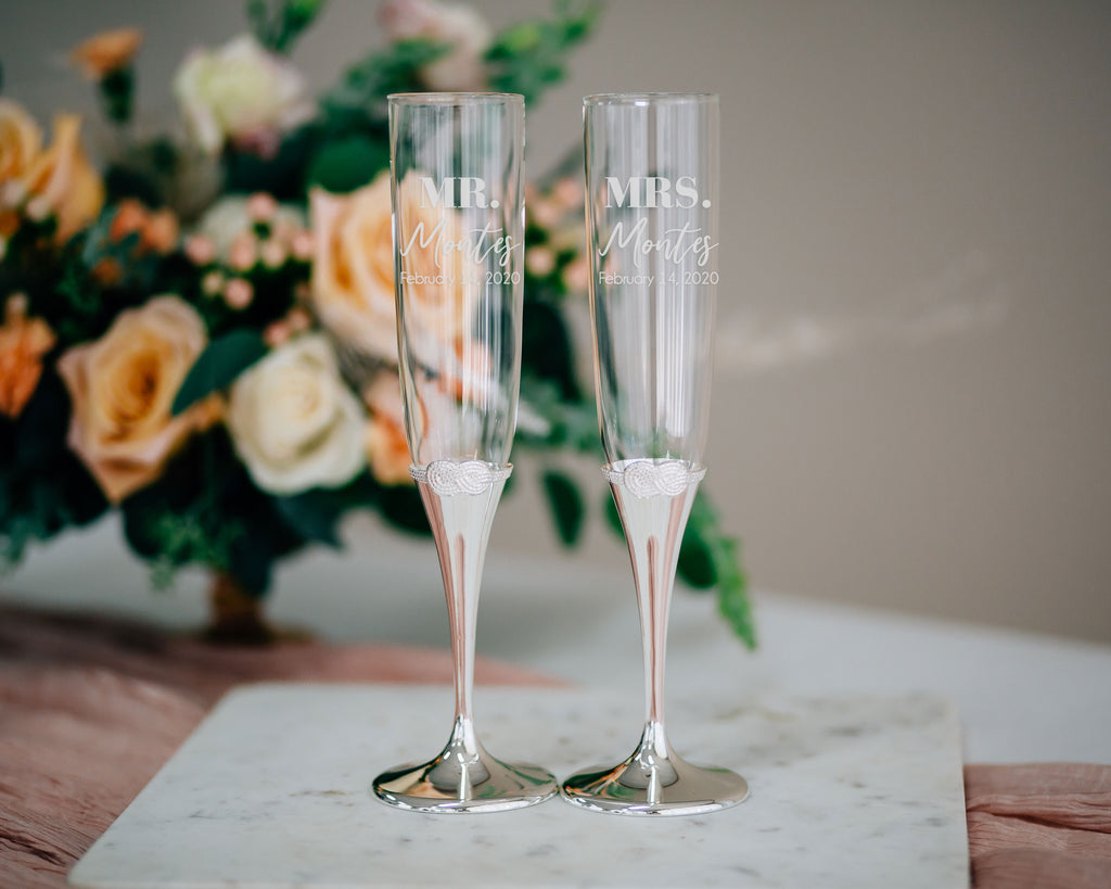 Vera Wang Infinity Toasting Flutes, Set of 2 – Happily Ever Etched